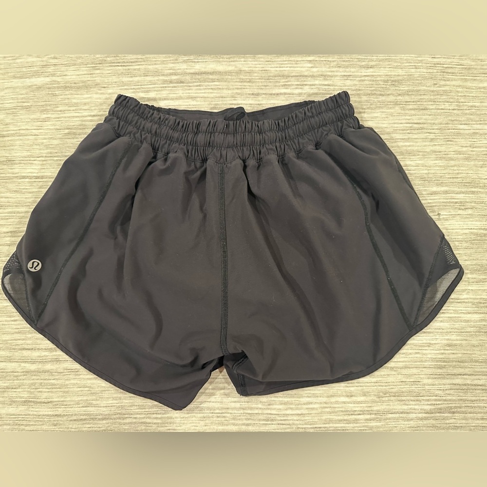 lululemon athletica Black Women's Athletic Shorts-Hotty Hot Style Size 4T (tall)